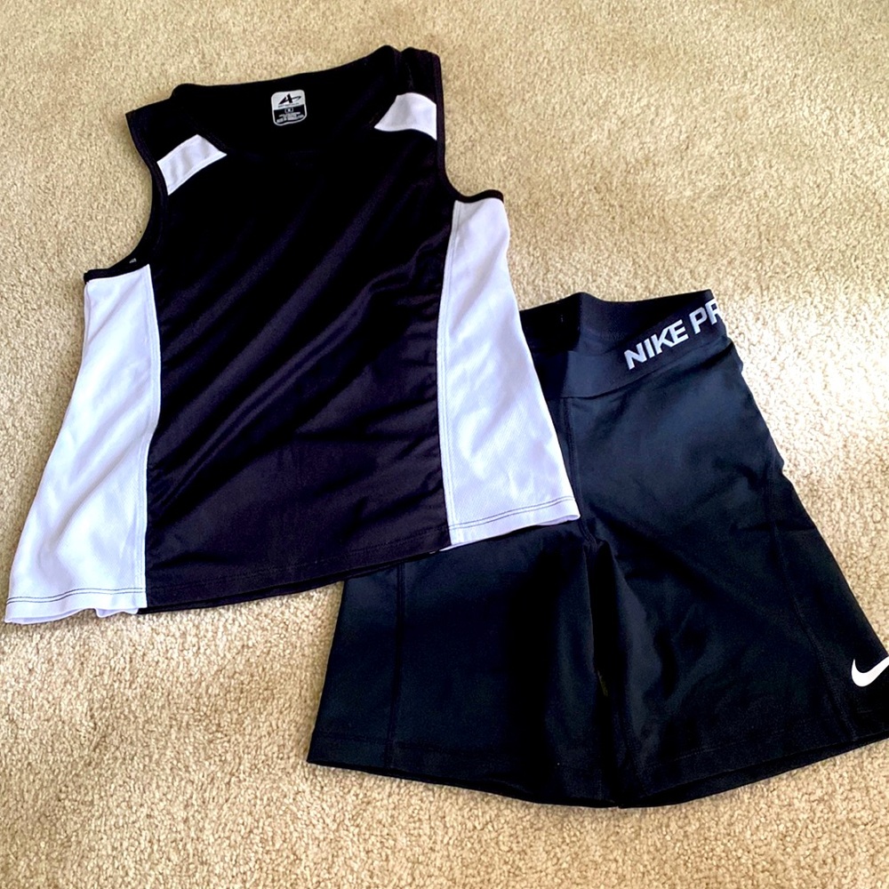 Black Nike Pro athletic shorts and Athletech top set, S